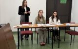 Studentki podczas V Lokalnego Moot Courtu z prawa pracy