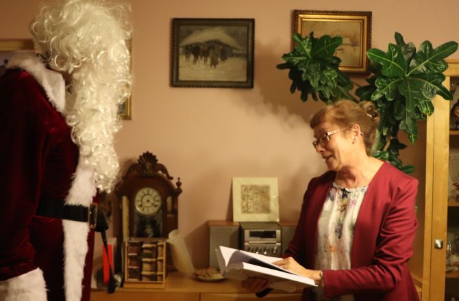 Wręczenie książki jubileuszowej Pani Profesor Zofii Bilut-Homplewicz