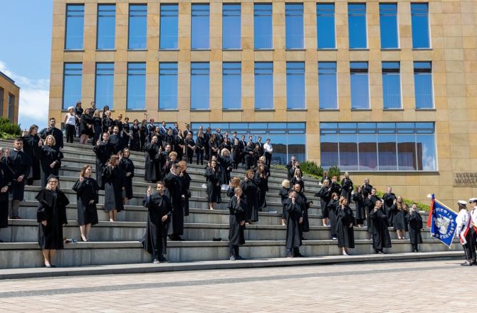 Promocje habilitacyjne i doktorskie UR 2021