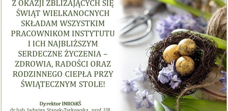 Życzenia, jajka w koszyku i kwiaty