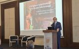 Zdjęcie przestawiające profesora Waldemara Łazugę w trakcie wykładu