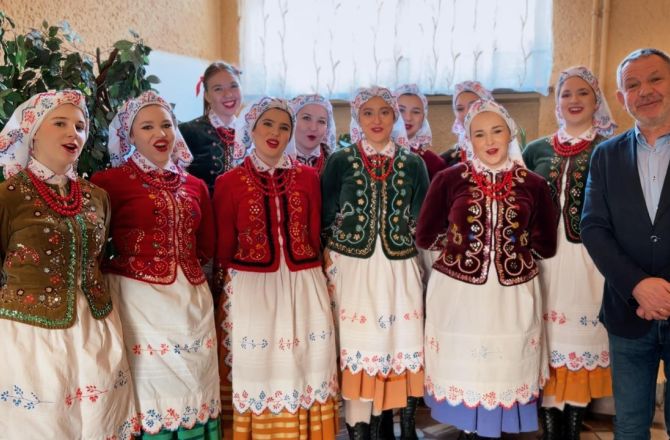 mgr Sławomir Gołąb i ZPiT Resovia Saltans / Życzenia z okazji Jubileuszu 25-lecia UR