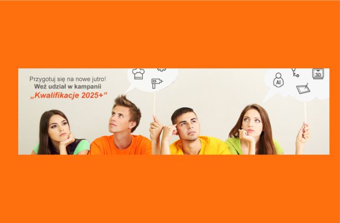 baner kwalifikacje 2025, cztery młode zamyślone osoby w neonowych koszulkach