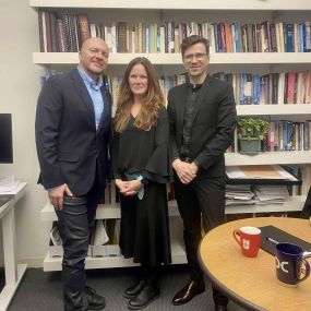 Zdjęcie przedstawiające doktora Joachima Popka profesora Artura Markowskiego i profesor Kelly O'Neill