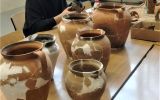 Rekonstrukcja naczyń glinianych przez archeologa zdjęcie numer 2