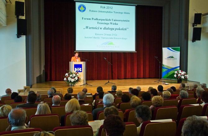 Podkarpackie Forum Uniwersytetów Trzeciego Wieku 24.05.2012 r. w fotografii.