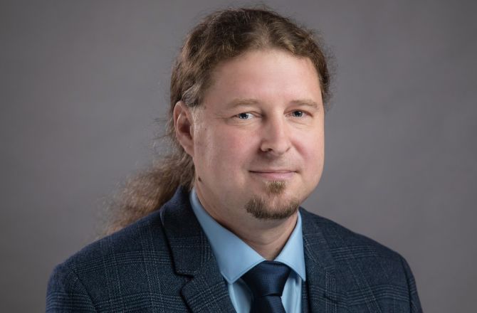 zdjęcie przedstawia Roberta Pązika - Dyrektora IBiB