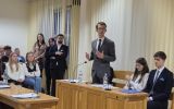 Studenci podczas pokazowej debaty oksfordzkiej