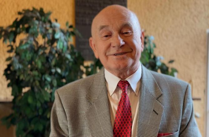 mgr Stanisław Dudziński, emeryt. Dyrektor Wydawnictwa UR / Życzenia z okazji Jubileuszu 25-lecia UR