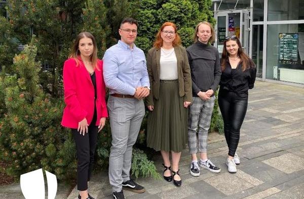 Rzecznik Praw Studenta SSUR Łukasz Kubicki oraz Wiktoria Bednarz z Rzecznikiem Praw Studenta AGH Agnieszką Zatyką-Szlachcic i jej asystentami.