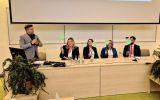 Uczestnicy panelu dyskusyjnego biorą udział w interaktywnej części II Forum Cooperante.