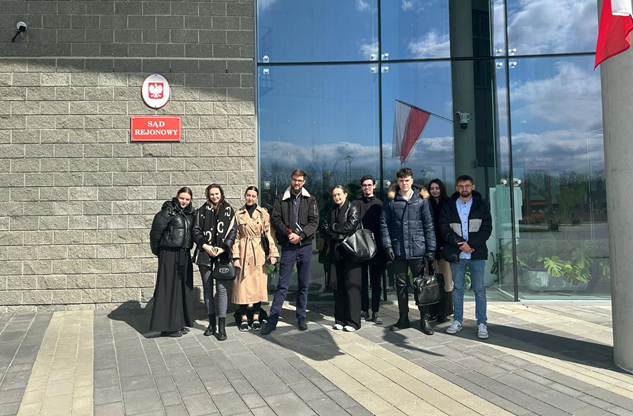 Studenci przed Sądem Rejonowym w Rzeszowie