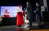 Rektor Uniwersytetu Rzeszowskiego, Pan Karol Rębisz oraz profesor Roman Uliasz podczas przyznania stopnia doktora