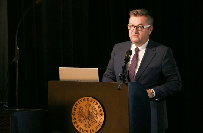 Rys historyczny polonistyki rzeszowskiej