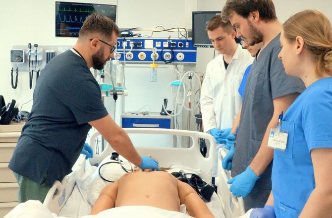 KIERUNEK LEKARSKI // KOLEGIUM NAUK MEDYCZNYCH // UNIWERSYTET RZESZOWSKI