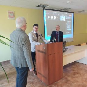 dr Michał Grudziński ze Stowarzyszenia Biegłych Wyceny Przedsiębiorstw w Polsce oraz Instytutu Ekspertyz Ekonomicznych i Finansowych w Łodzi wygłaszający referat pt. Wybrane problemy wyceny przedsiębiorstw w sprawach działowych i dyskutujący z Prof. Jerzy