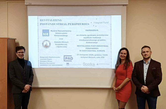 Zdjęcie przedstawiające prowadzących spotkanie otwarte