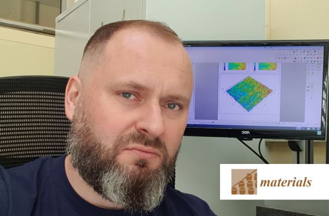 na zdjęciu profesor rafał reizer