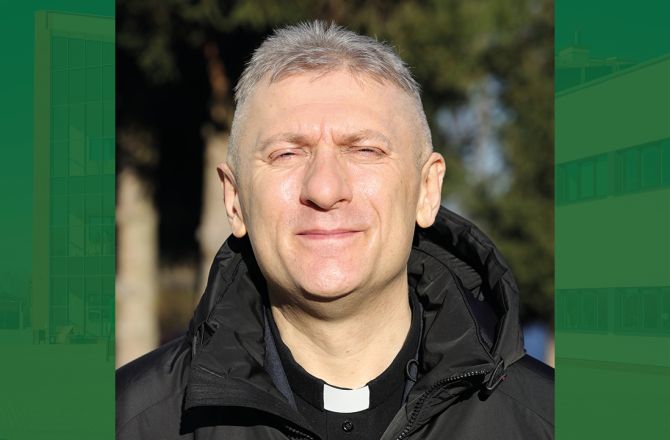 Fotografia ksiądz Mirosław Twardowski