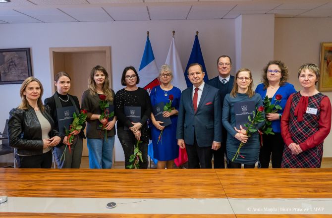Pani mgr Katarzyna Tereszkiewicz i pani mgr Barbara Bodio otrzymały Stypendia twórcze przyznane przez Zarząd Województwa Podkarpackiego. Gratulujemy !