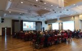 Zdjęcie przedstawiające uczestników konferencji w trakcie obrad plenarnych 2