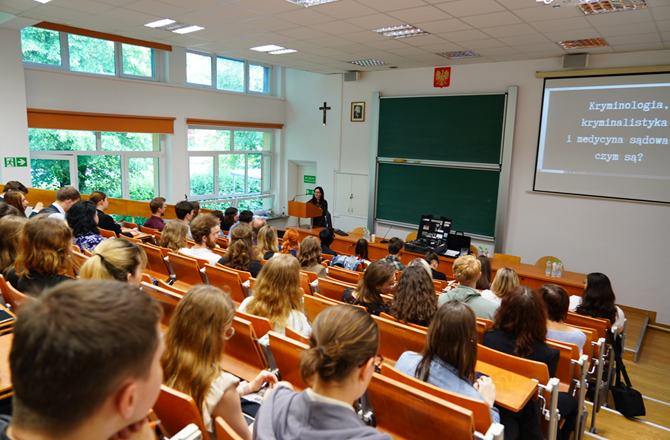 Uczestnicy premiery książki "Powołani do zbrodni" oraz wieczorku autorskiego