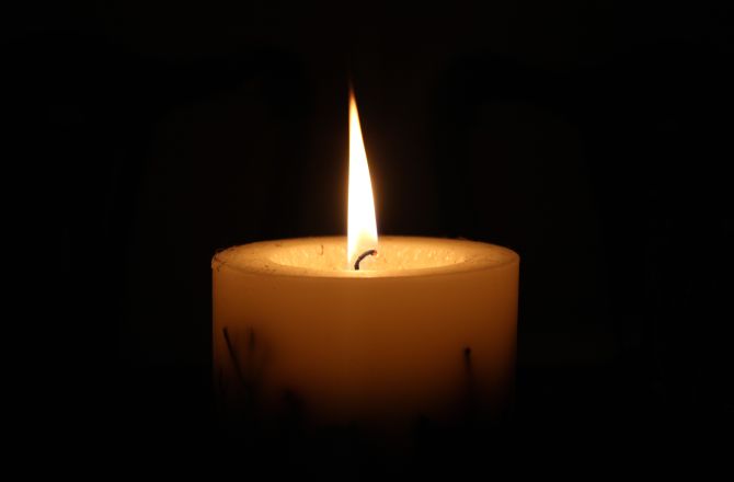 Zdjęcie zapalonej świecy