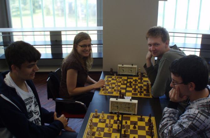 I miejsce UR w Akademickich Mistrzostwach Województwa Podkarpackiego w Szachach - Kielnarowa 08.06.2013r.