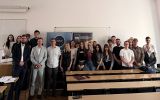 Grupowe zdjęcie uczestników spotkania poświęconego Europejskiemu Trybunałowi Praw Człowieka.