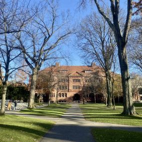 Zdjęcie przedstawiające kampus Uniwersytetu Harvarda