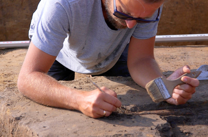 ODKRYCIE ARCHEOLOGICZNE WE WSI ORŁY // UNIWERSYTET RZESZOWSKI