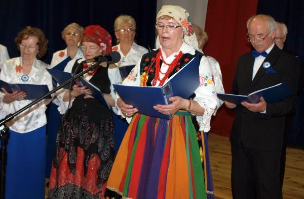 Koncert chóru UTW "Cantilena" dnia 10 maja w Auli Głównej Uniwersytetu Rzeszowskiego