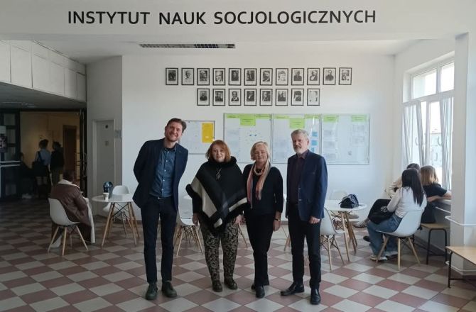 W marcu w Instytucie Nauk Socjologicznych, prowadziła gościnne wykłady w ramach programu Erasmus+, Paed Dr. et Mgr. Marie Chrásková, Ph.D., z Uniwersytetu Palackýego w Ołomuńcu, w Republice Czeskiej. Gościem Instytutu był także  Doc. PhDr. Miroslav Chrásk