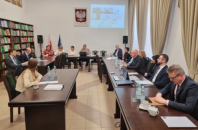 Uczestnicy podczas obrony rozprawy doktorskiej.