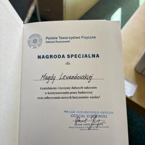 zdjęcie nagrody specjalnej Polskiego Towarzystwa Fizycznego