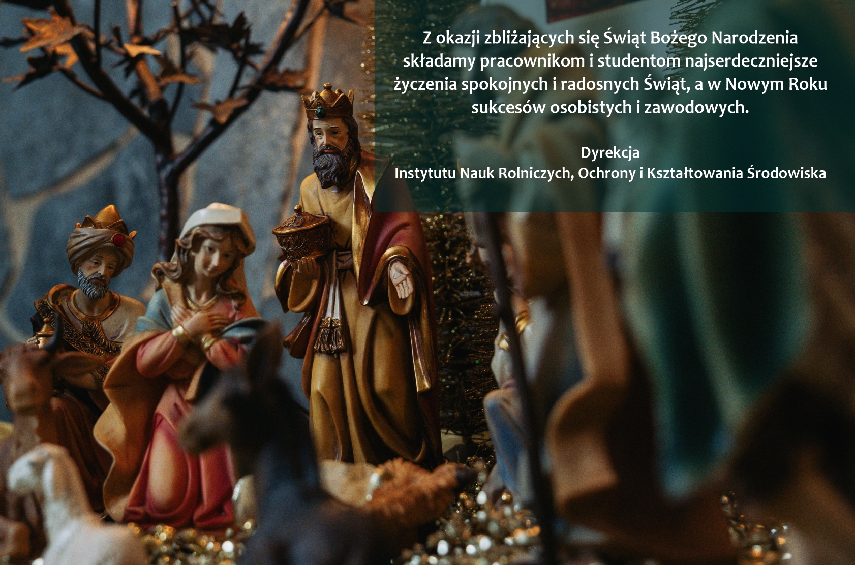 figurki w kształcie postaci z wiązanych z bożym narodzeniem