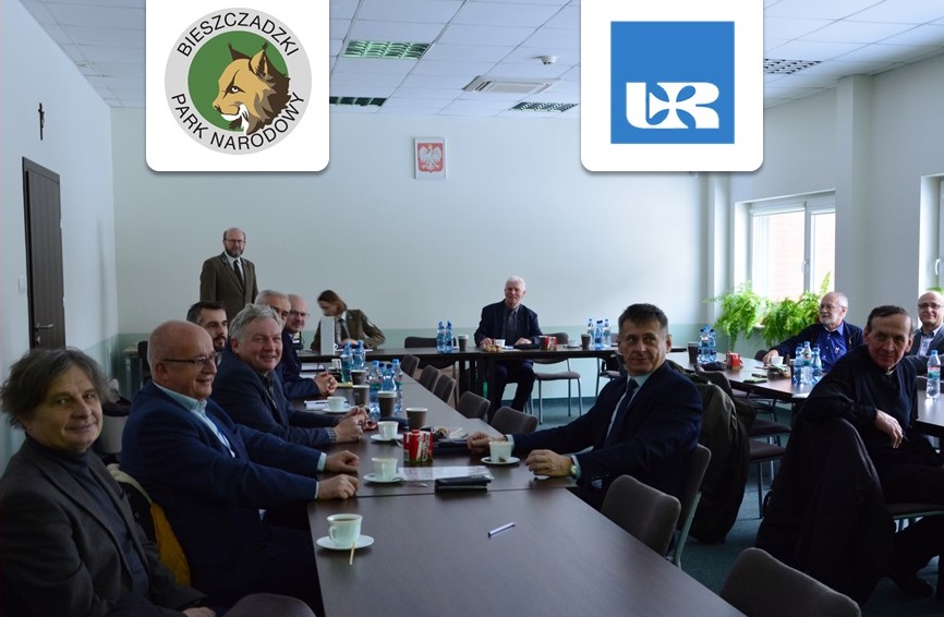 członkowie rady przy stole