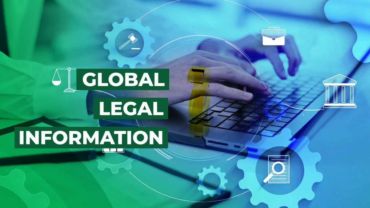 Obraz przedstawia grafikę z napisem „GLOBAL LEGAL INFORMATION” (Globalne Informacje Prawne). W tle widać dłoń piszącą na klawiaturze laptopa.