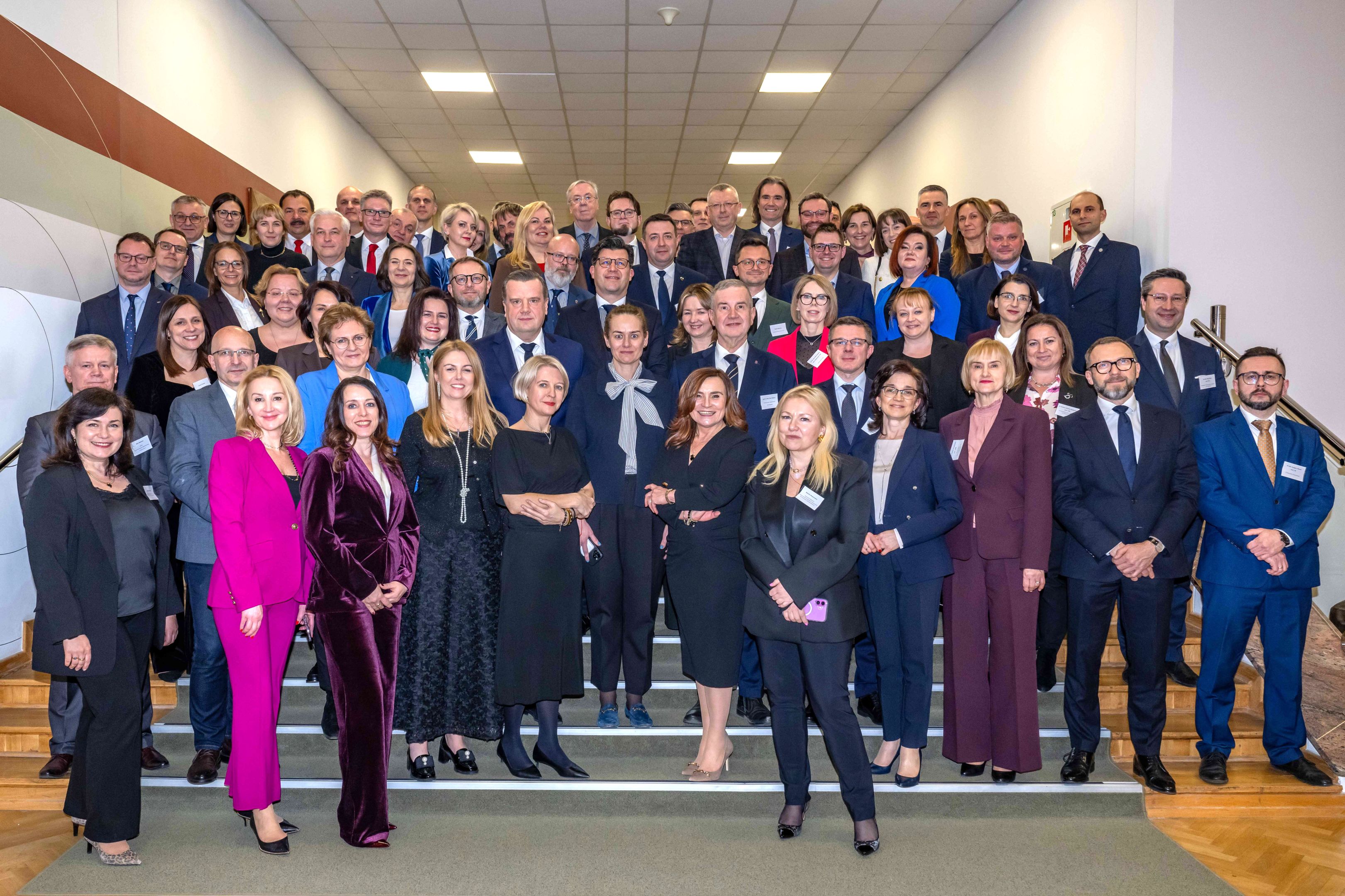 Zdjęcie grupowe uczestnik&oacute;w Konferencji Ministra Sprawiedliwości z Dziekanami Wydział&oacute;w Prawa